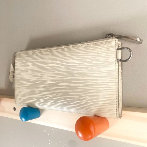 LV Epi Astrid Wristlet Clutch Wallet in Ivory w/ Silver Hardware CT4089 - Picture 16 of 17